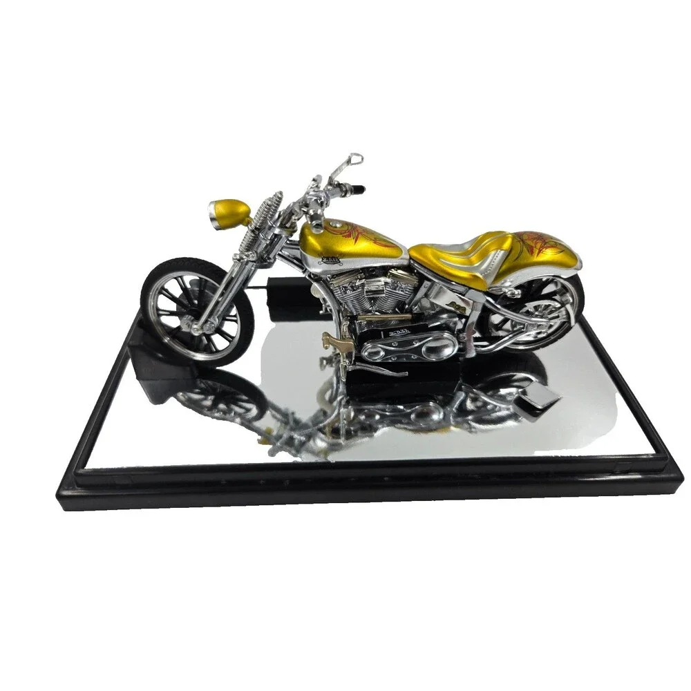 Von Dutch Dragnut 1:10 Scale Die Cast Gold & Silver Model Motorcycle in Case